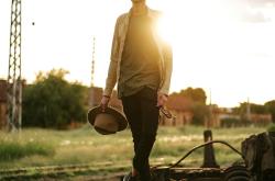 穿越时空的笔触，中年大叔的异世界生活日记