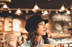 穿越时空的忠诚，男主出轨男配的古言小说解析