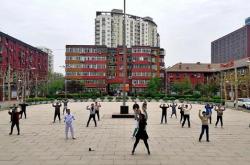 1.学校背景