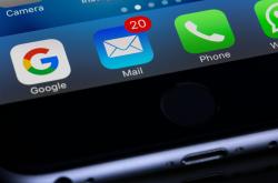 苹果推出iPhone16 Pro Max，新增古铜色，成为时尚界新宠