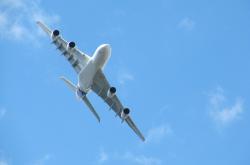 C919飞机首次身披五星红旗