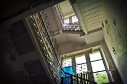 义乌学校地下停车场接娃模式走红
