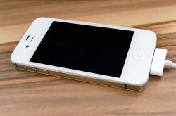 iPhone16配色、秋裤和垃圾袋，这三个看似毫无关联的元素，却在我这个普通人的生活里，意外地产生了交集。
