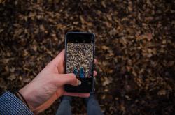 苹果客服回应iPhone16使用钢壳电池
