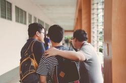 高校学生买7件演出服穿完集体退货