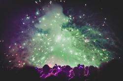 温馨的烟火，照亮新年的第一束光——新年短信祝福语的魅力与影响力