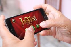 演员王某帮骗子拍短视频，一条100元