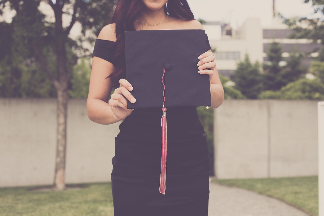 原来孙颖莎大学还没毕业