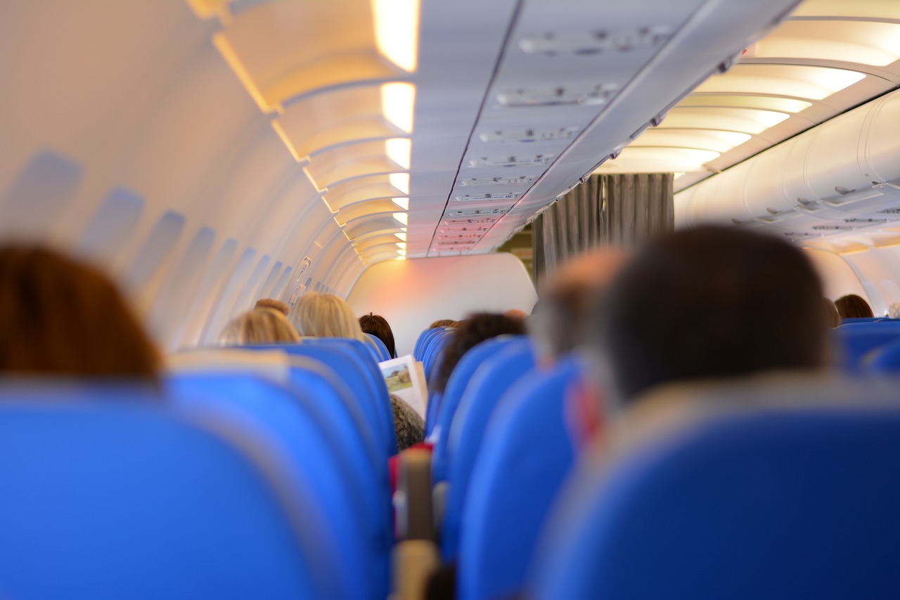 湖南航空空姐上班不再穿高跟鞋