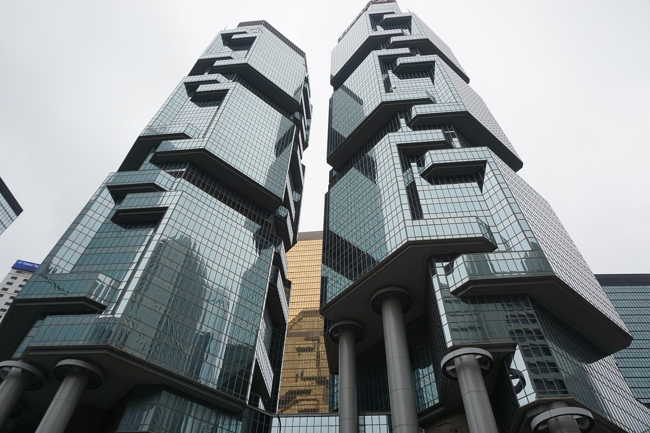 系统的诱惑，现代都市中的道德迷宫